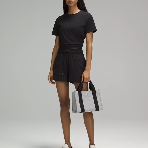 NEW w/ tag Lululemon Two Tone Canvas Tote Bag 4.5L Anchor / Light Ivory / Black - Picture 13 of 13